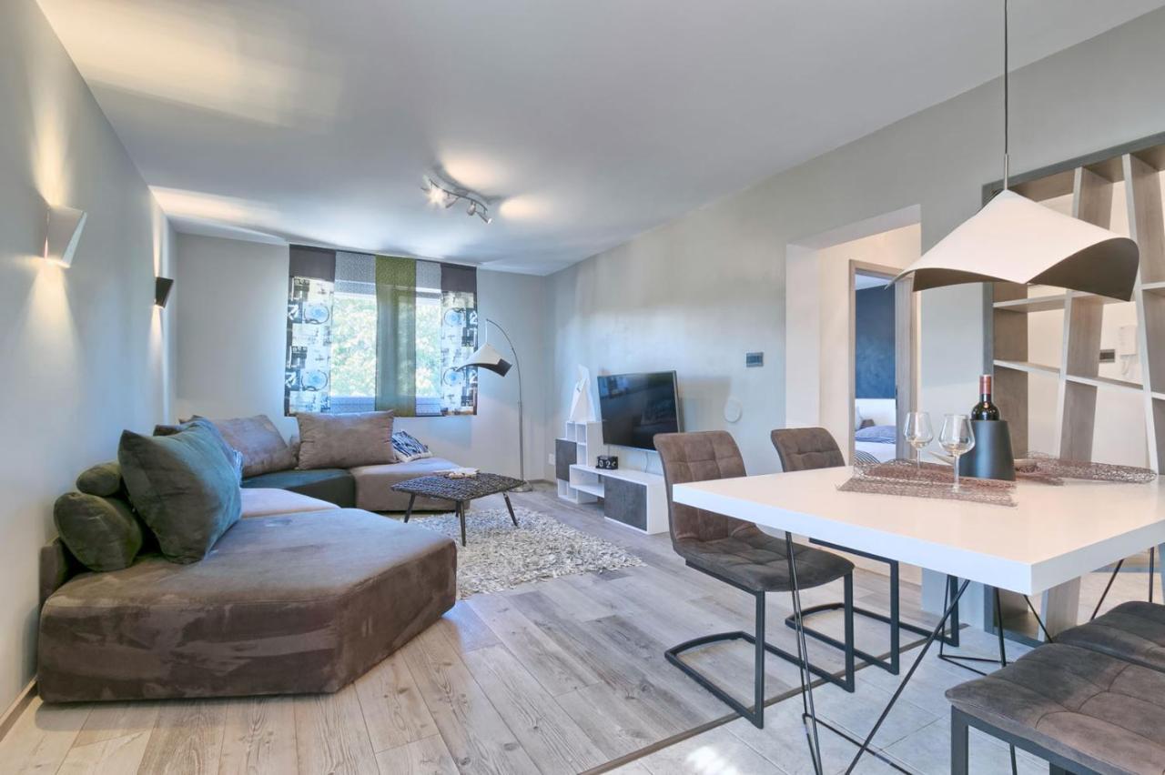 Modern Oasis Apartment Пула Екстериор снимка
