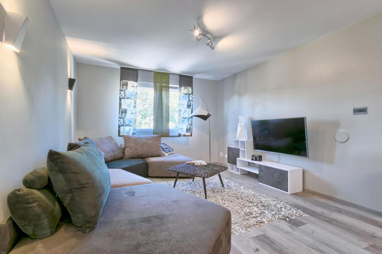 Modern Oasis Apartment Пула Екстериор снимка
