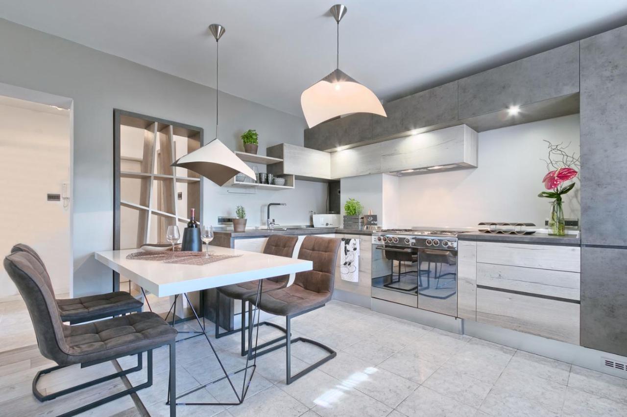 Modern Oasis Apartment Пула Екстериор снимка