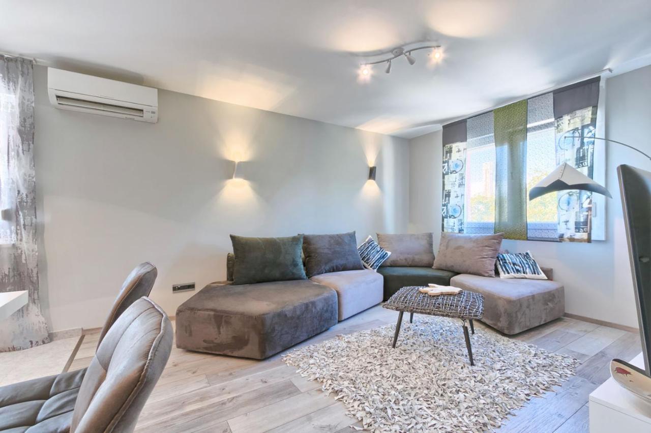 Modern Oasis Apartment Пула Екстериор снимка