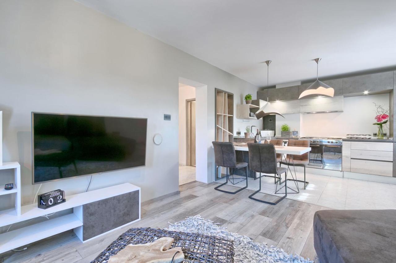 Modern Oasis Apartment Пула Екстериор снимка
